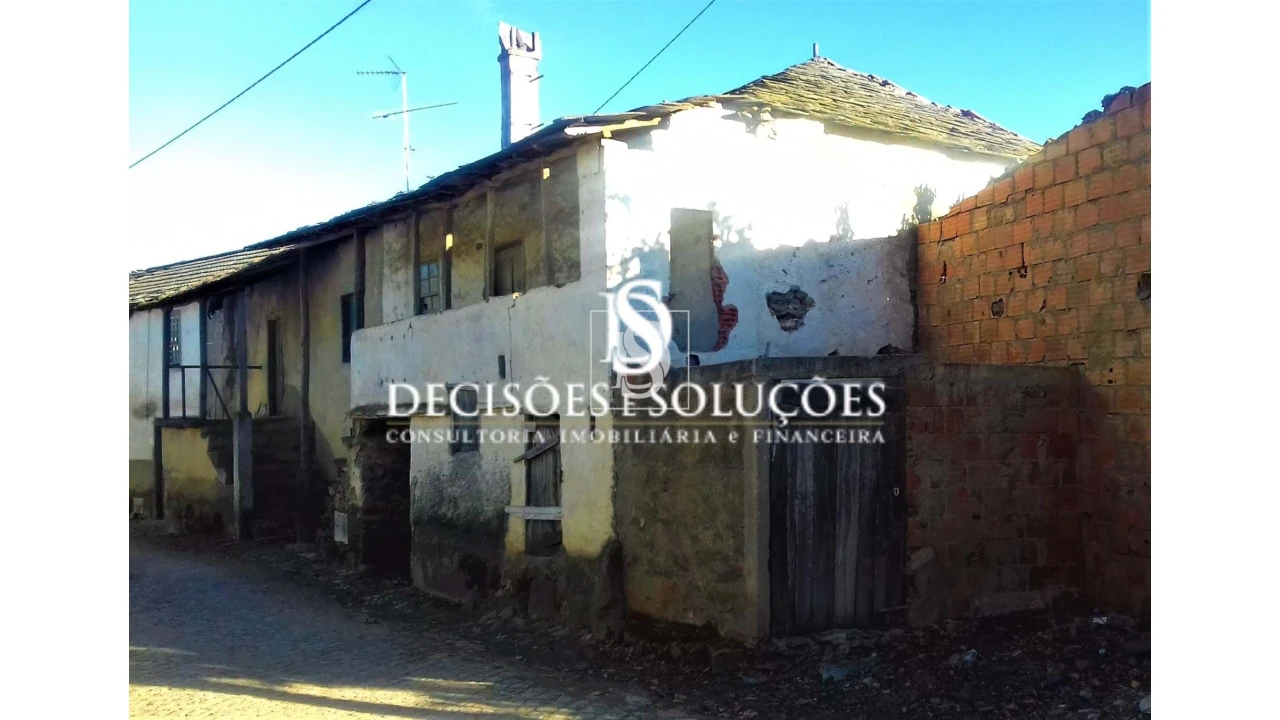 Moradia T4 para Venda em Baçal Foto 3