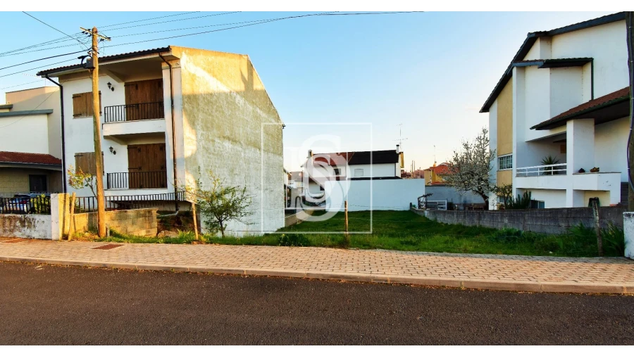 Terreno para Venda em Sé, Santa Maria e Meixedo