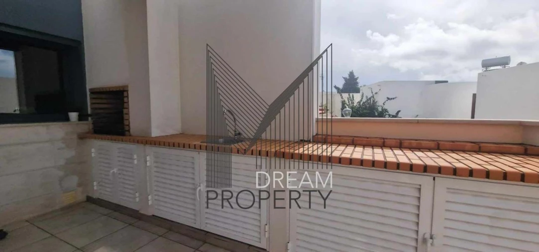 Moradia T5 para Venda em Quarteira Foto 4