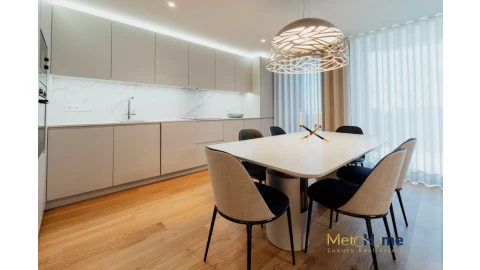 Apartamento T4 para Venda em Santa Marinha e São Pedro da Afurada