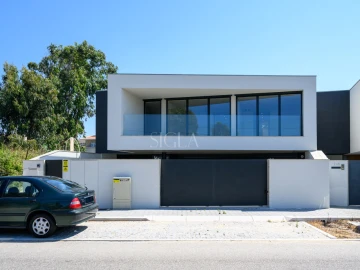 Moradia T4 para Venda em Madalena