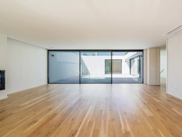 Moradia T4 para Venda em Madalena