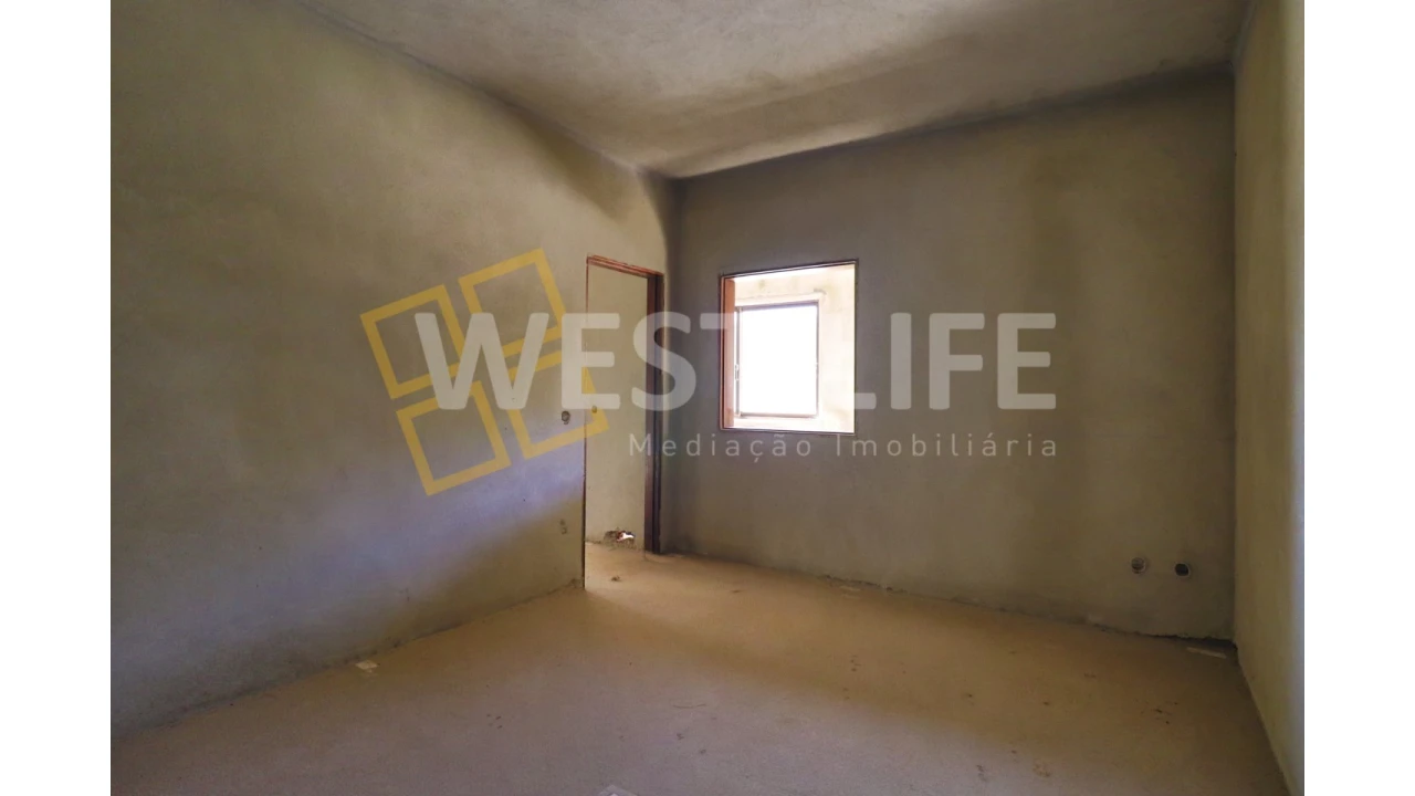 Moradia T6 para Venda em Venda do Pinheiro e Santo Estêvão das Galés Foto 4