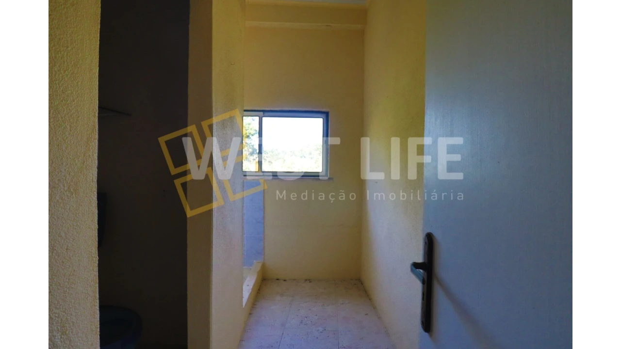 Moradia T6 para Venda em Venda do Pinheiro e Santo Estêvão das Galés Foto 9