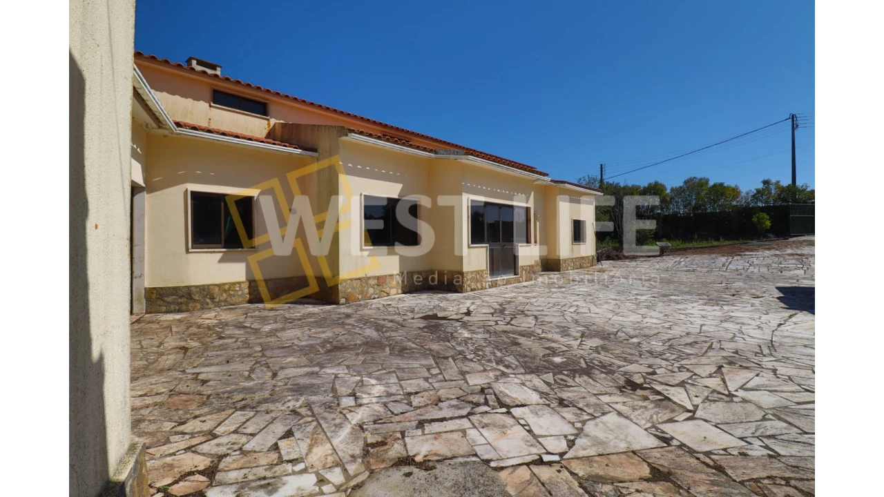 Moradia T6 para Venda em Venda do Pinheiro e Santo Estêvão das Galés Foto 3