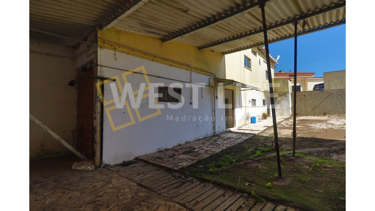 Moradia T6 para Venda em Venda do Pinheiro e Santo Estêvão das Galés Foto 32