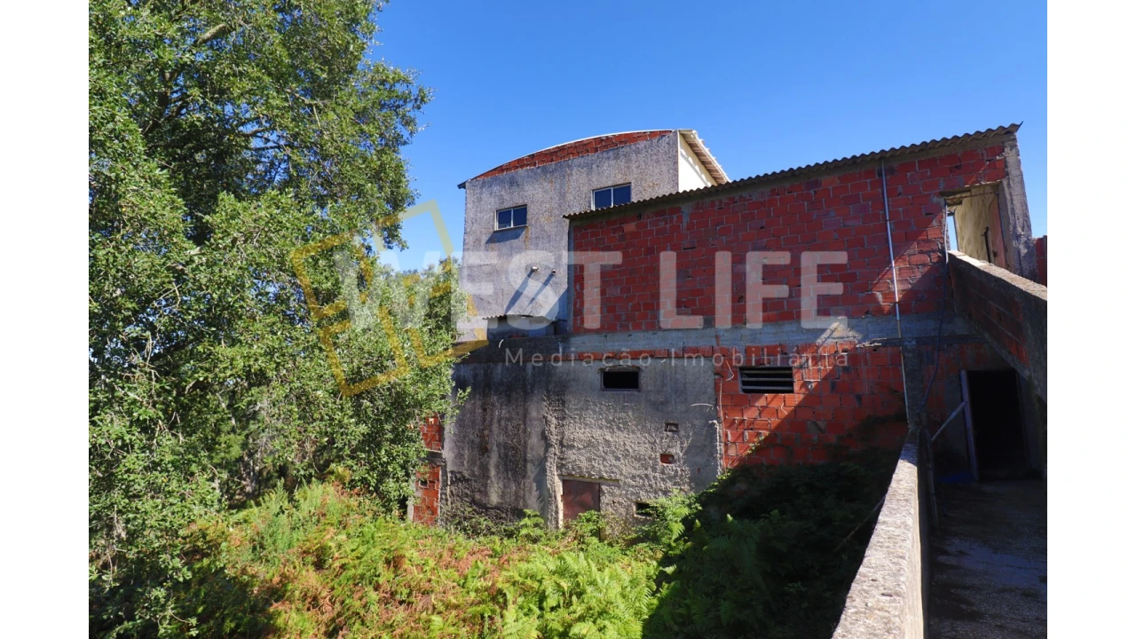 Moradia T6 para Venda em Venda do Pinheiro e Santo Estêvão das Galés Foto 33