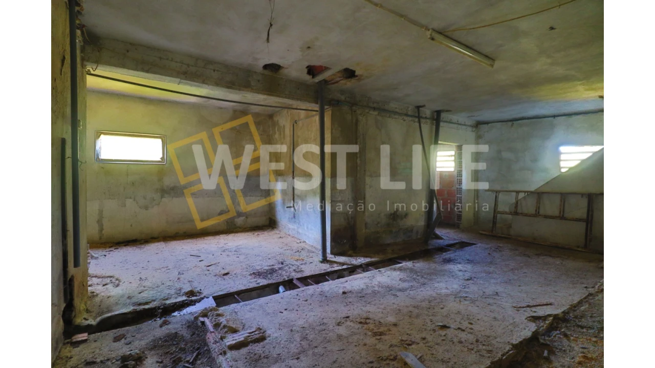 Moradia T6 para Venda em Venda do Pinheiro e Santo Estêvão das Galés Foto 35