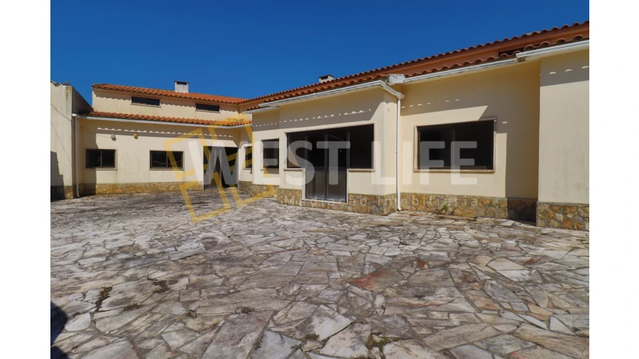 Moradia T6 para Venda em Venda do Pinheiro e Santo Estêvão das Galés Foto 1