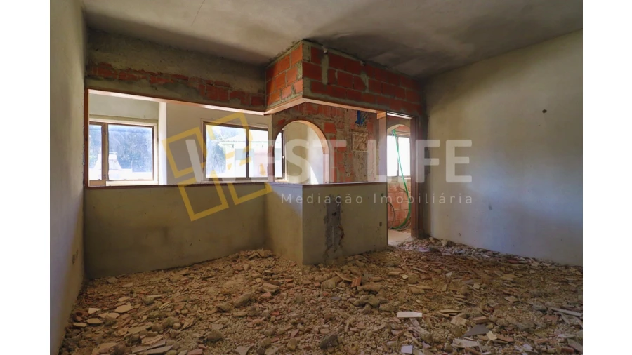 Moradia T6 para Venda em Venda do Pinheiro e Santo Estêvão das Galés Foto 16