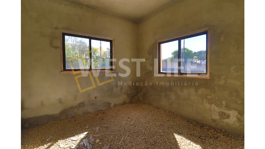 Moradia T6 para Venda em Venda do Pinheiro e Santo Estêvão das Galés Foto 18