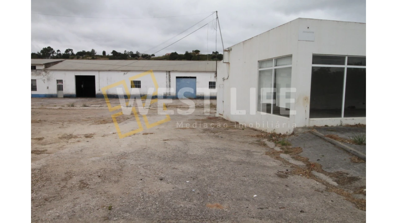 Armazém para Venda em Dois Portos e Runa Foto 4
