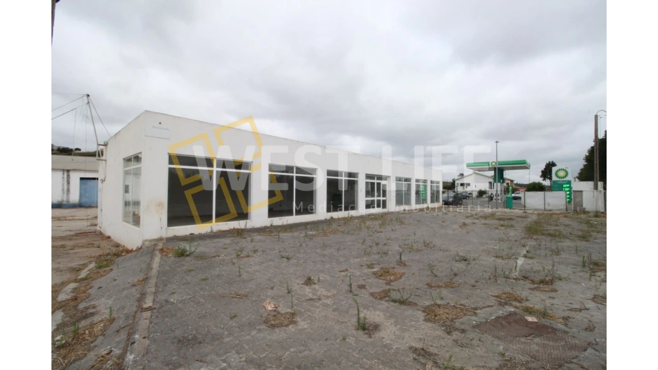 Armazém para Venda em Dois Portos e Runa Foto 1