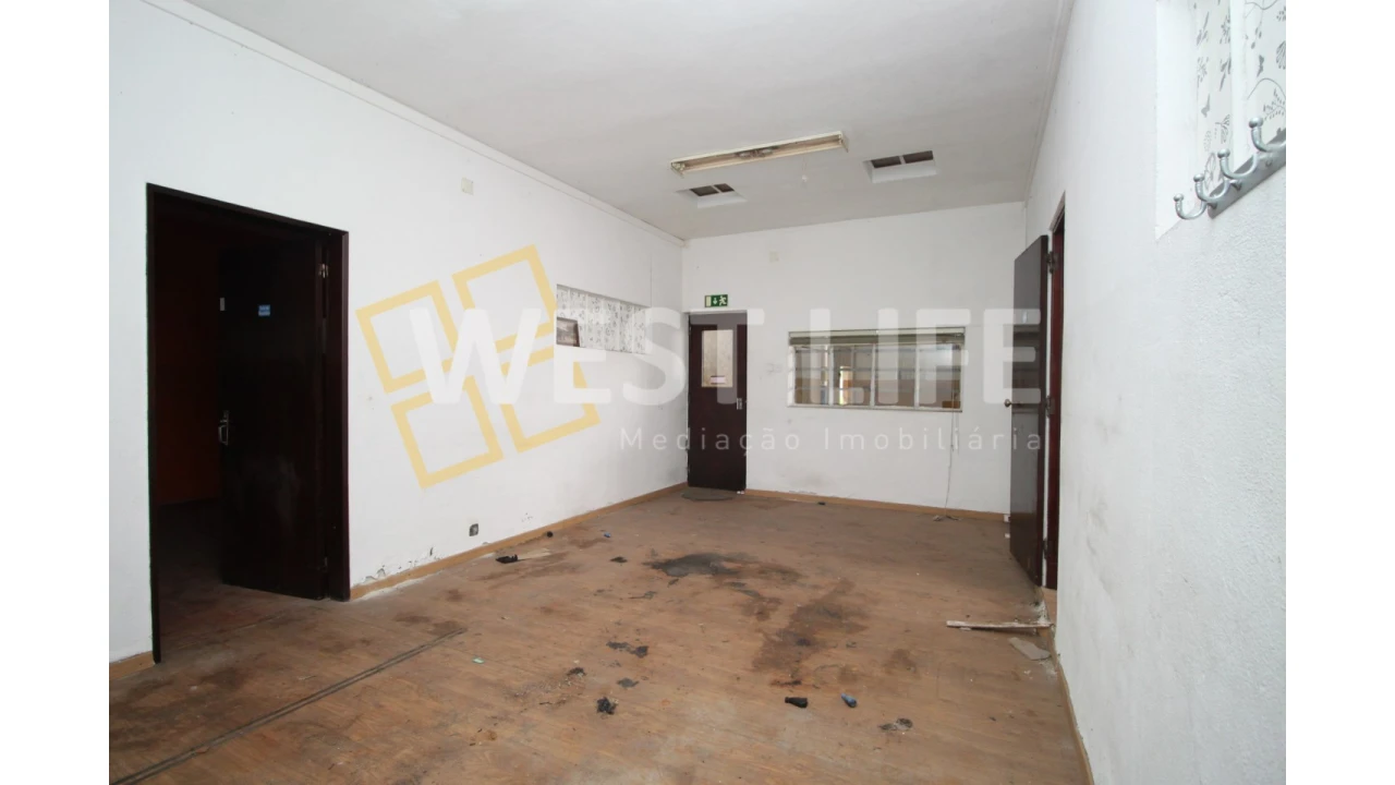 Armazém para Venda em Dois Portos e Runa Foto 16