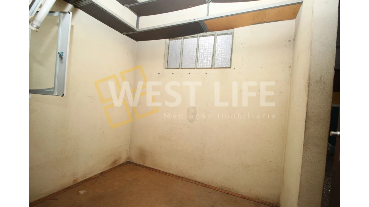 Armazém para Venda em Dois Portos e Runa Foto 18