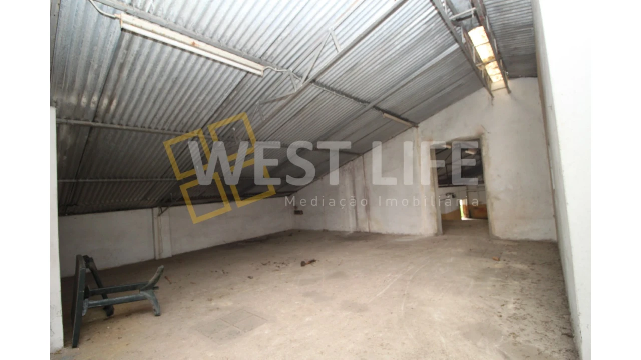 Armazém para Venda em Dois Portos e Runa Foto 19