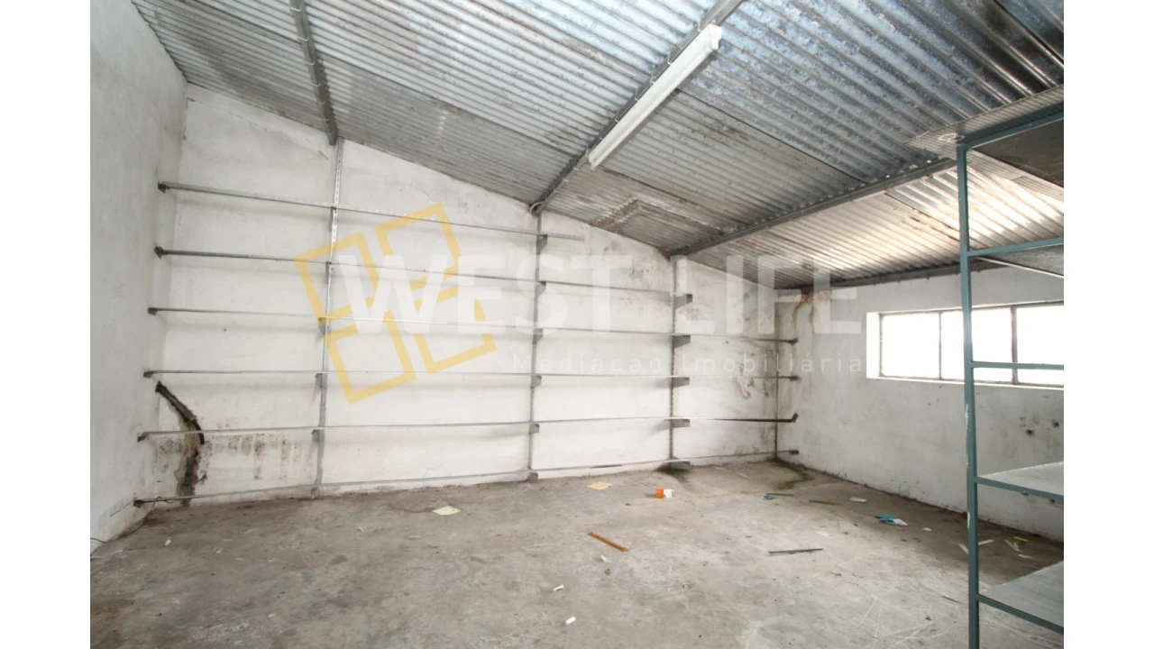 Armazém para Venda em Dois Portos e Runa Foto 12