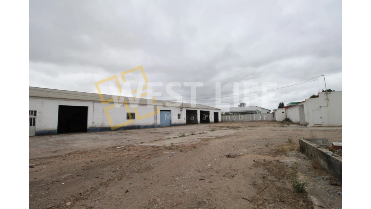Armazém para Venda em Dois Portos e Runa Foto 21