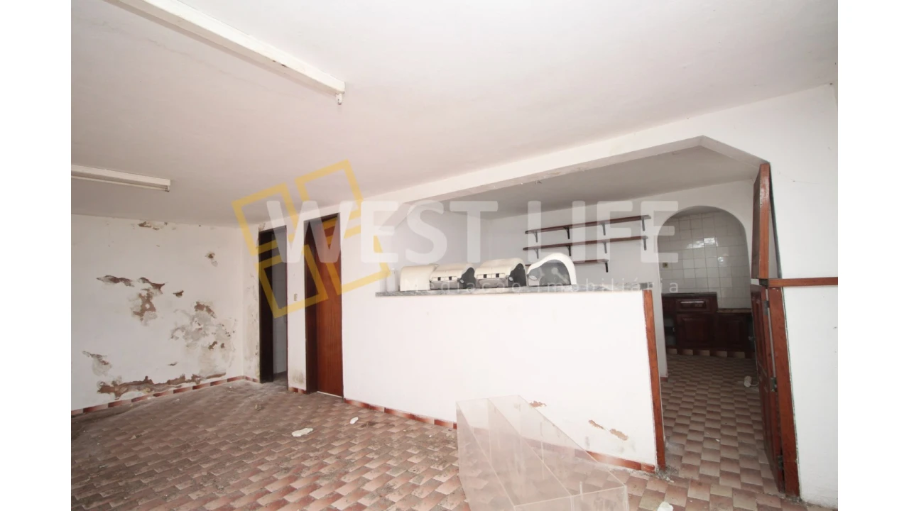 Armazém para Venda em Dois Portos e Runa Foto 22