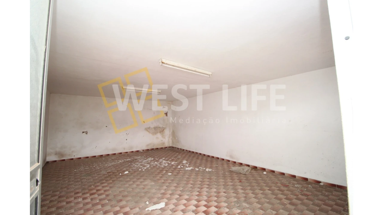 Armazém para Venda em Dois Portos e Runa Foto 23