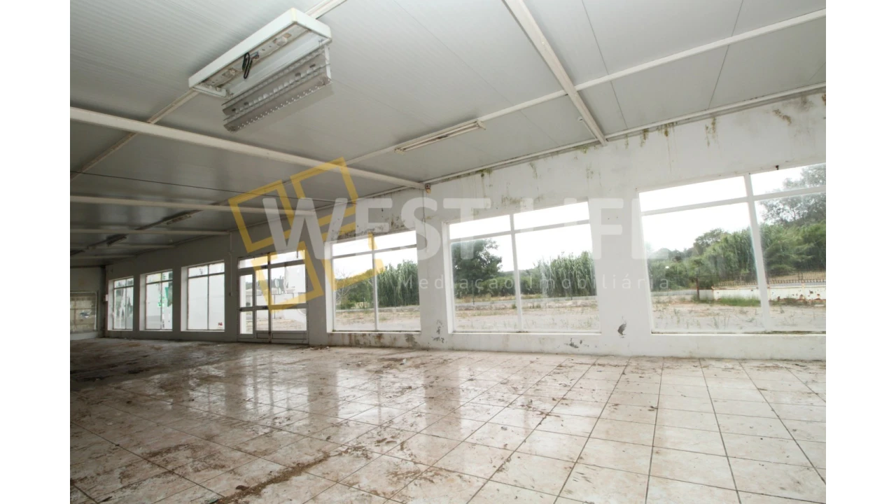 Armazém para Venda em Dois Portos e Runa Foto 25