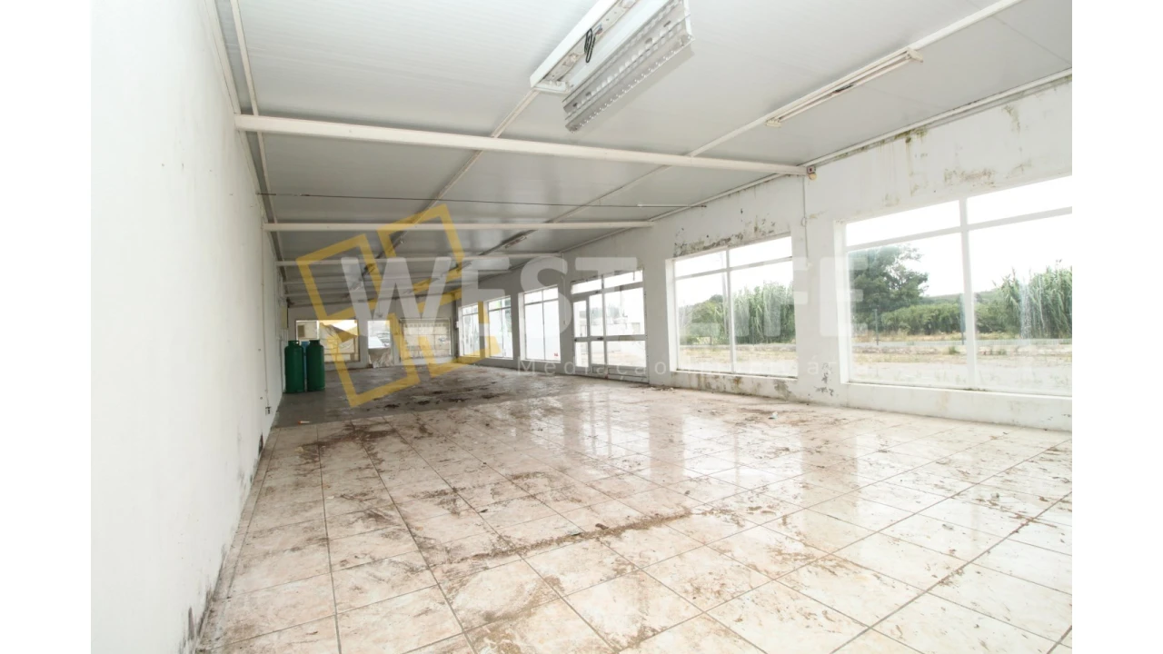 Armazém para Venda em Dois Portos e Runa Foto 7