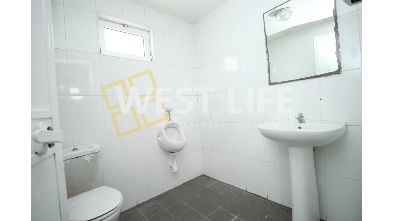 Armazém para Venda em Dois Portos e Runa Foto 27