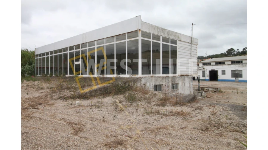 Armazém para Venda em Dois Portos e Runa Foto 3