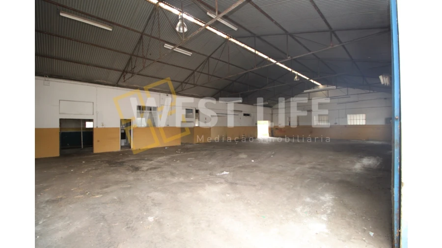 Armazém para Venda em Dois Portos e Runa Foto 14