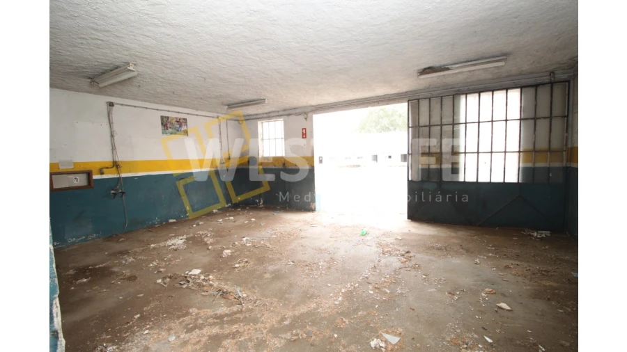 Armazém para Venda em Dois Portos e Runa Foto 15