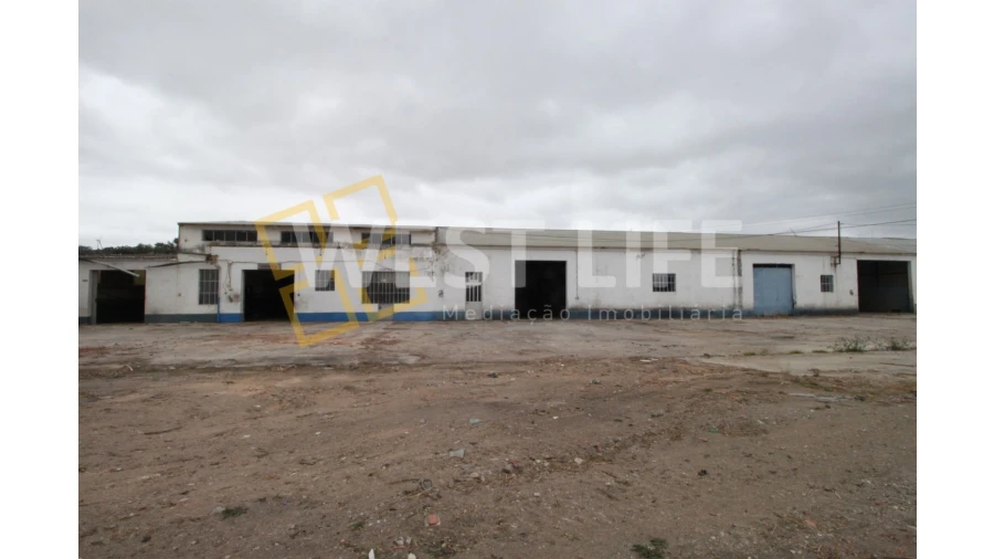 Armazém para Venda em Dois Portos e Runa Foto 5