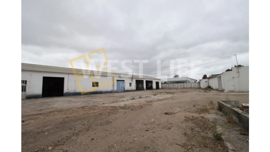 Armazém para Venda em Dois Portos e Runa Foto 21