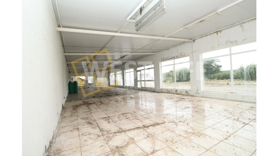 Armazém para Venda em Dois Portos e Runa Foto 7