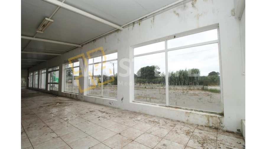 Armazém para Venda em Dois Portos e Runa Foto 20