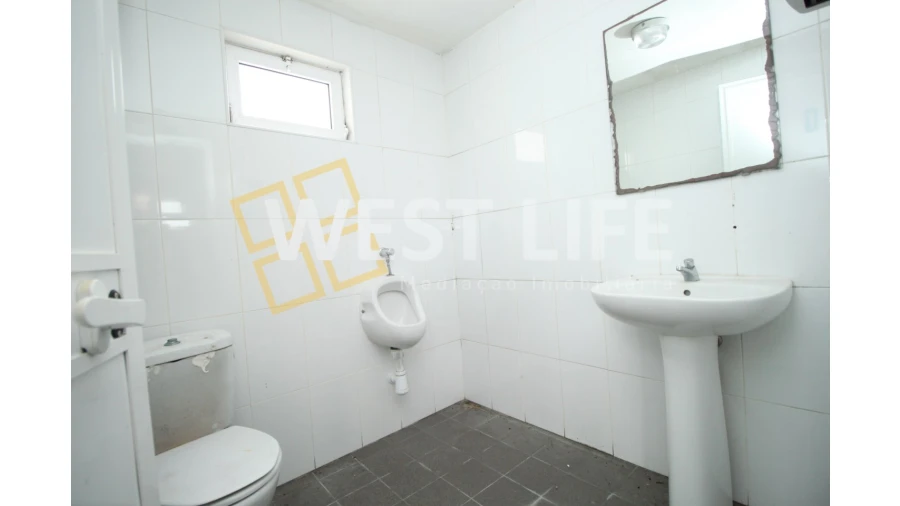 Armazém para Venda em Dois Portos e Runa Foto 27