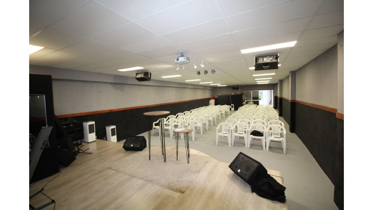 Armazém para Venda em Rio de Mouro Foto 13