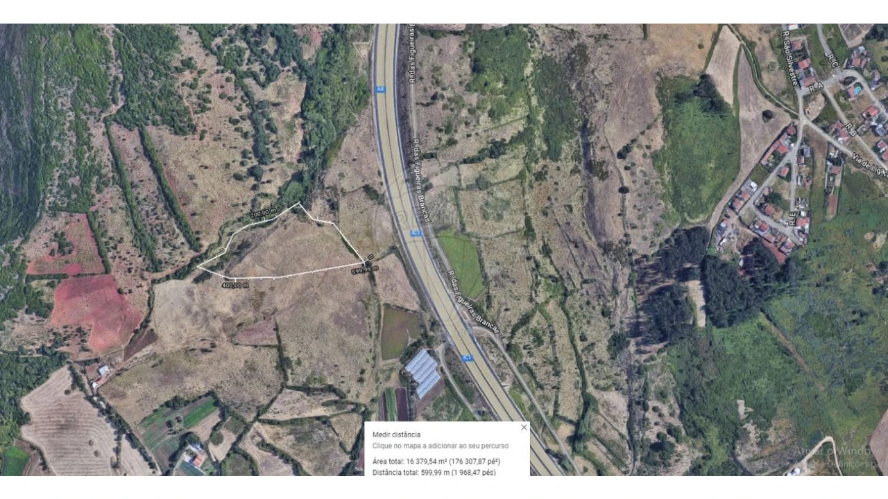 Terreno para Venda em Loures Foto 1