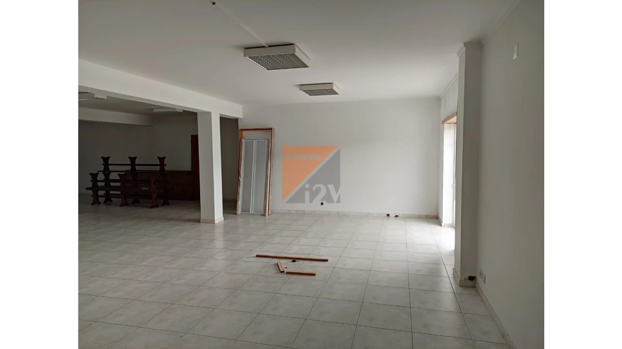 Escritório para Arrendamento em Caranguejeira Foto 1