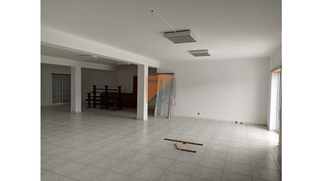 Escritório para Arrendamento em Caranguejeira Foto 2