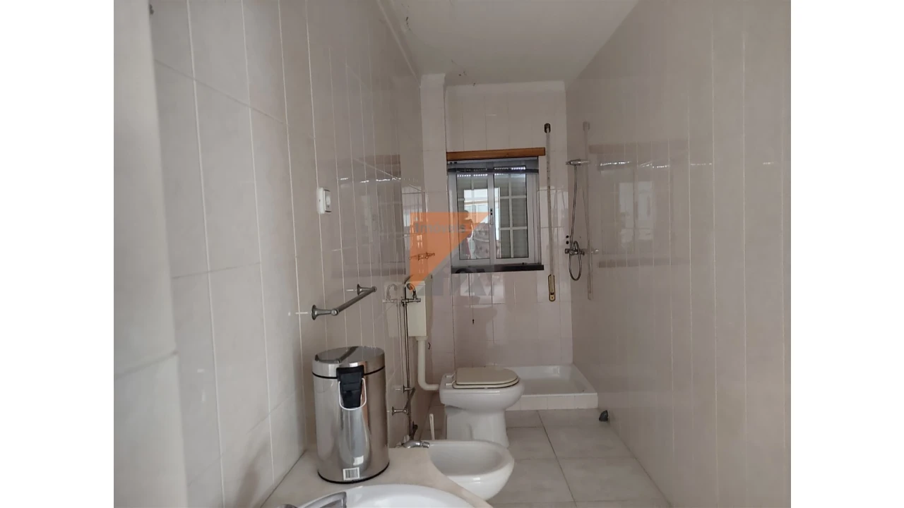 Escritório para Arrendamento em Caranguejeira Foto 3