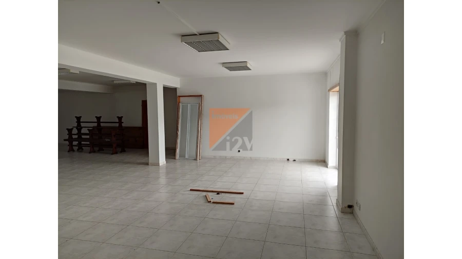 Escritório para Arrendamento em Caranguejeira Foto 1