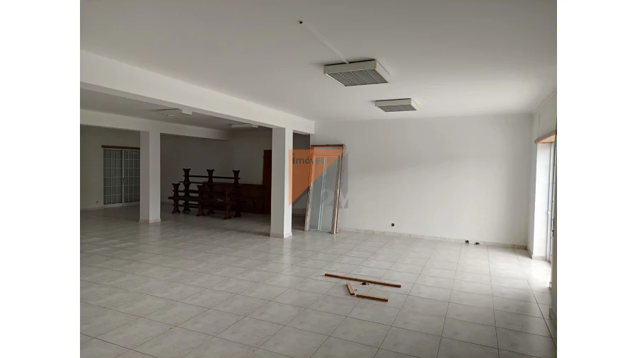 Escritório para Arrendamento em Caranguejeira Foto 2