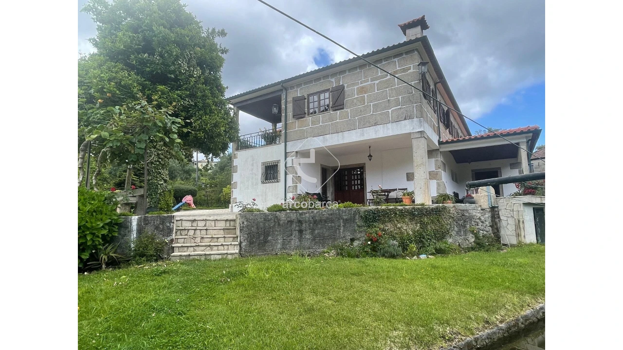 Moradia T5 para Venda em Fornelos e Queijada Foto 8