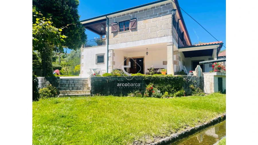 Moradia T5 para Venda em Fornelos e Queijada Foto 3