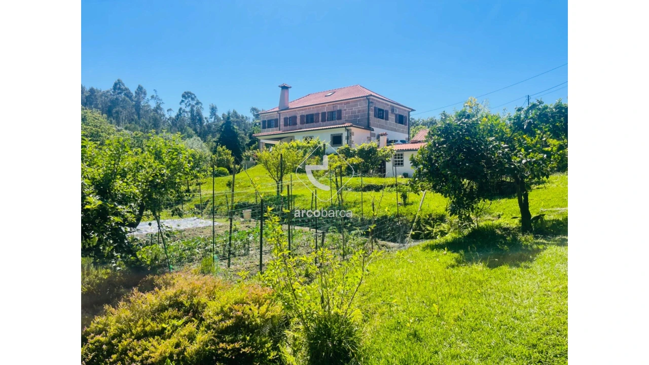 Moradia T5 para Venda em Fornelos e Queijada Foto 2