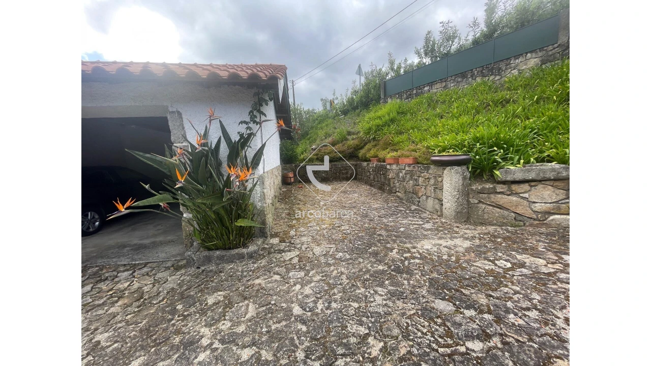 Moradia T5 para Venda em Fornelos e Queijada Foto 36