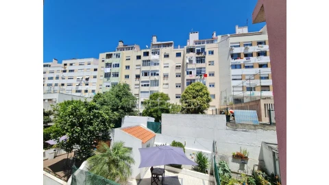 Apartamento T2 para Venda em Benfica