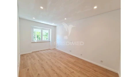 Apartamento T2 para Venda em Benfica