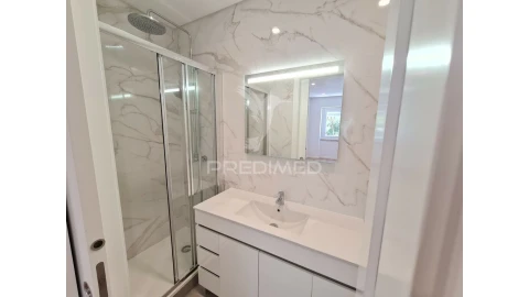 Apartamento T2 para Venda em Benfica