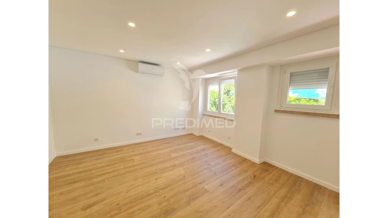 Apartamento T2 para Venda em Benfica Foto 6